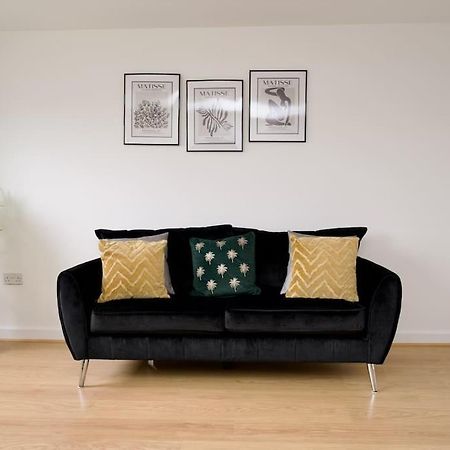 Vila Highley'S Nest - Fully Furnished Gem, Free Private Parking, Sky Tv & Netflix Coventry Exteriér fotografie