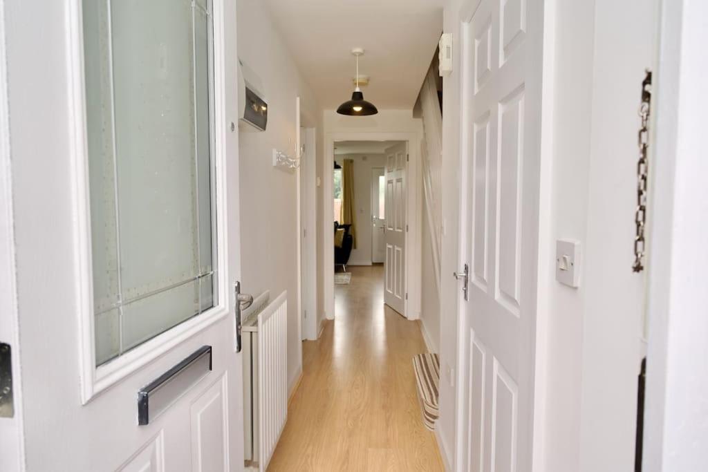 Vila Highley'S Nest - Fully Furnished Gem, Free Private Parking, Sky Tv & Netflix Coventry Exteriér fotografie