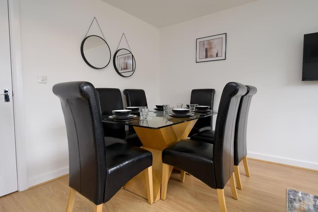 Vila Highley'S Nest - Fully Furnished Gem, Free Private Parking, Sky Tv & Netflix Coventry Exteriér fotografie