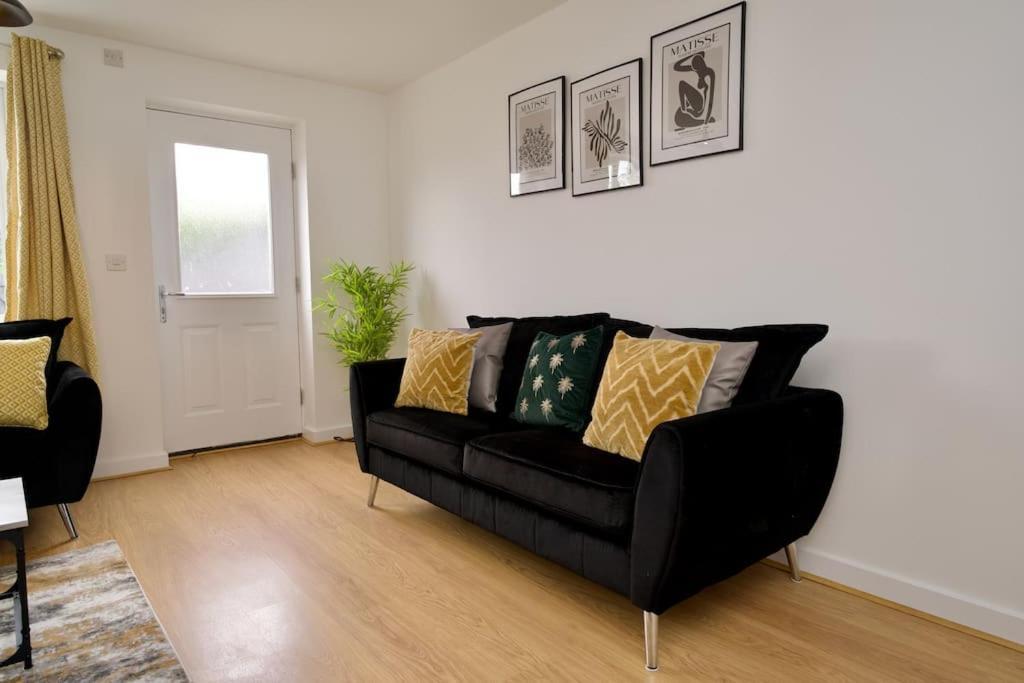 Vila Highley'S Nest - Fully Furnished Gem, Free Private Parking, Sky Tv & Netflix Coventry Exteriér fotografie