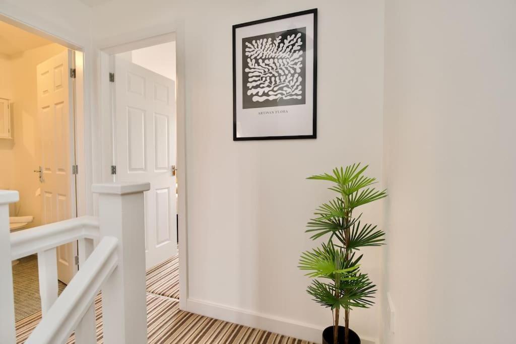 Vila Highley'S Nest - Fully Furnished Gem, Free Private Parking, Sky Tv & Netflix Coventry Exteriér fotografie
