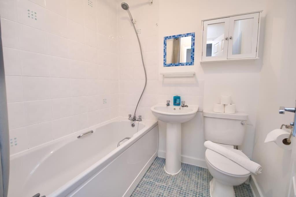 Vila Highley'S Nest - Fully Furnished Gem, Free Private Parking, Sky Tv & Netflix Coventry Exteriér fotografie