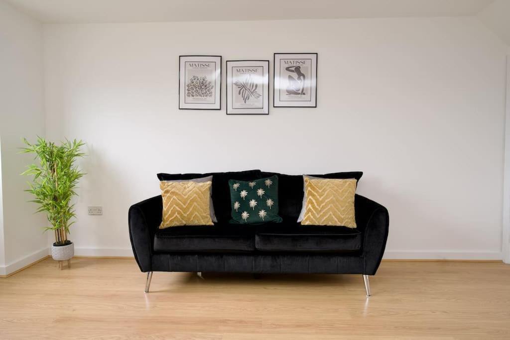 Vila Highley'S Nest - Fully Furnished Gem, Free Private Parking, Sky Tv & Netflix Coventry Exteriér fotografie