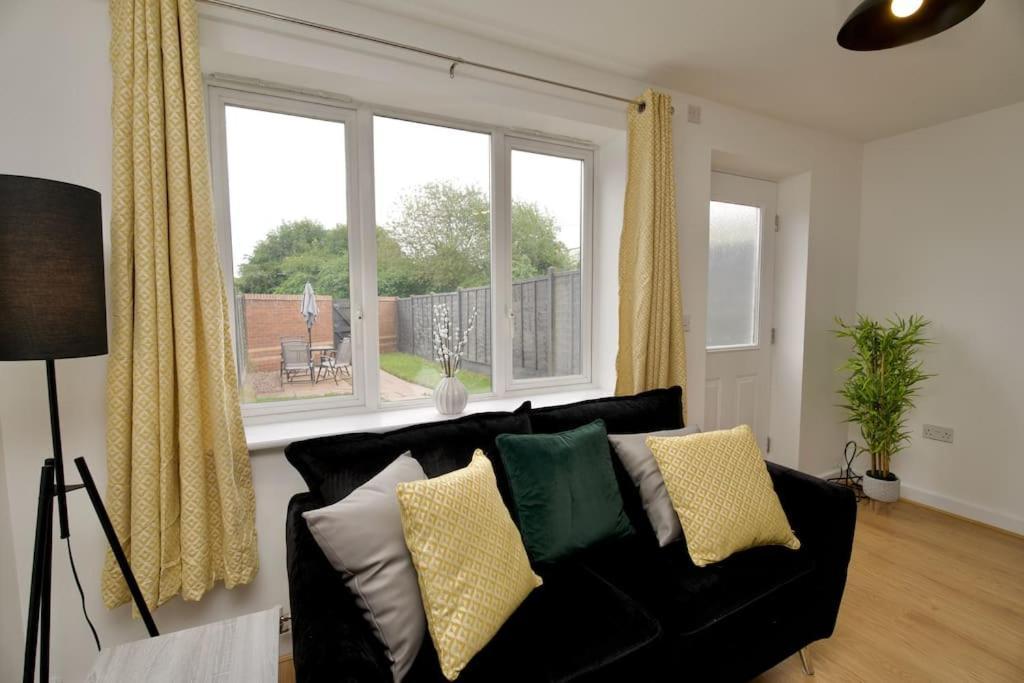 Vila Highley'S Nest - Fully Furnished Gem, Free Private Parking, Sky Tv & Netflix Coventry Exteriér fotografie