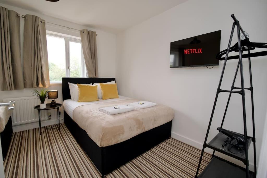 Vila Highley'S Nest - Fully Furnished Gem, Free Private Parking, Sky Tv & Netflix Coventry Exteriér fotografie