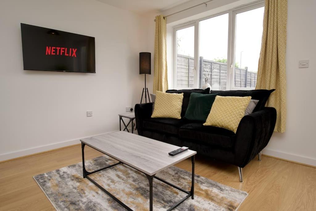 Vila Highley'S Nest - Fully Furnished Gem, Free Private Parking, Sky Tv & Netflix Coventry Exteriér fotografie