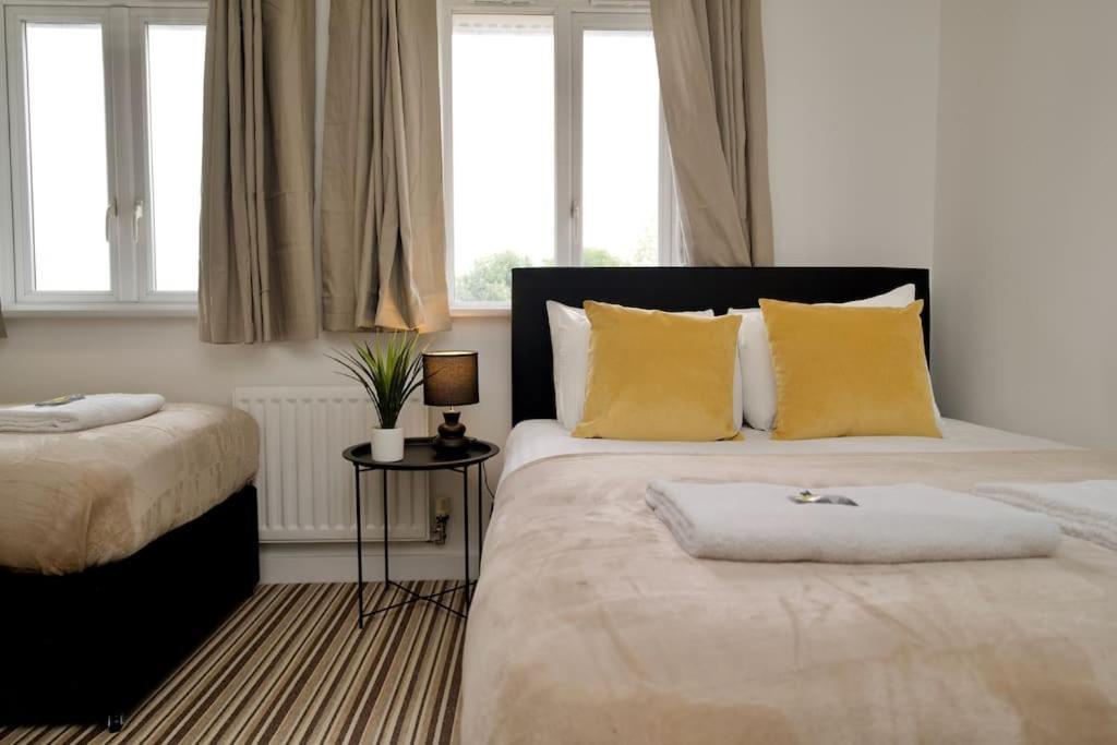 Vila Highley'S Nest - Fully Furnished Gem, Free Private Parking, Sky Tv & Netflix Coventry Exteriér fotografie