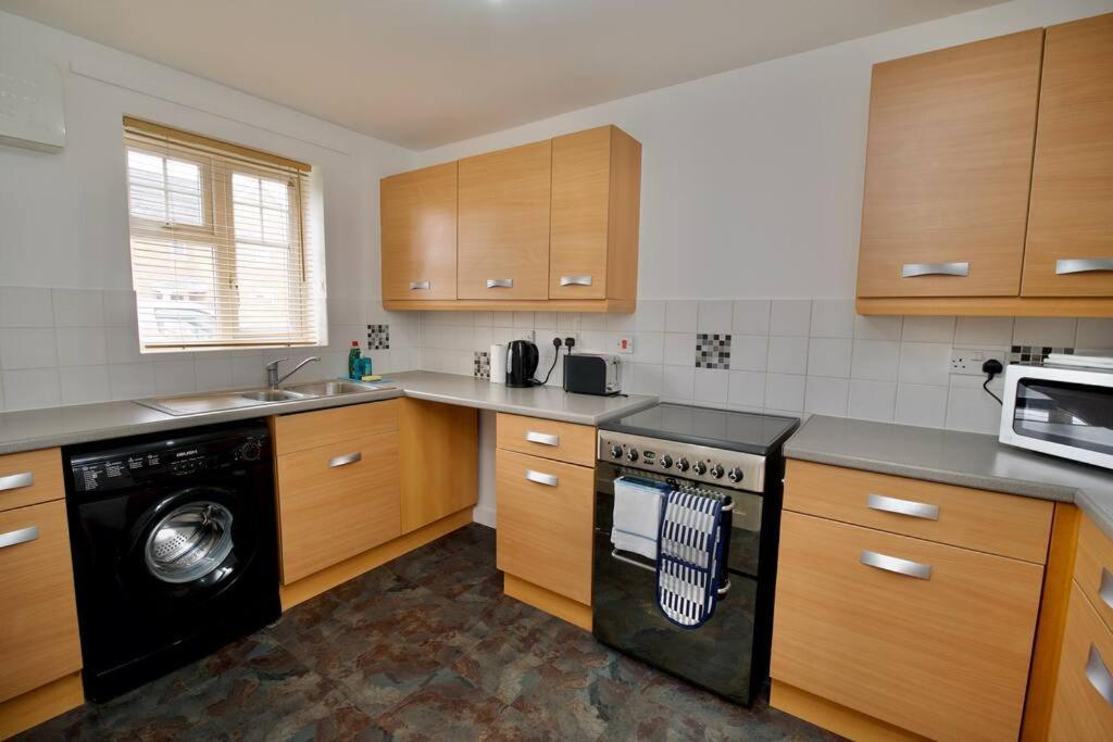 Vila Highley'S Nest - Fully Furnished Gem, Free Private Parking, Sky Tv & Netflix Coventry Exteriér fotografie