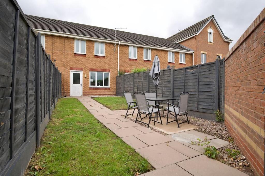 Vila Highley'S Nest - Fully Furnished Gem, Free Private Parking, Sky Tv & Netflix Coventry Exteriér fotografie