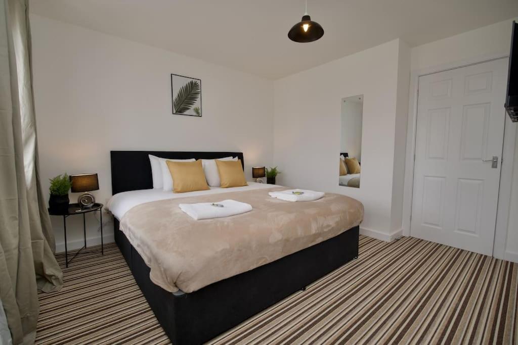 Vila Highley'S Nest - Fully Furnished Gem, Free Private Parking, Sky Tv & Netflix Coventry Exteriér fotografie